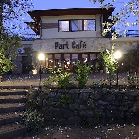 Part Cafe Residence Dunakeszi Luaran gambar