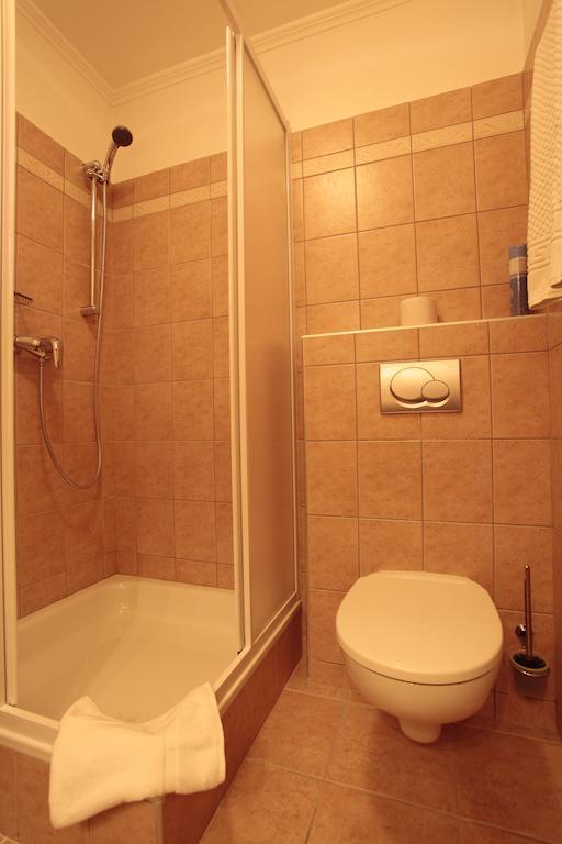 Part Cafe Residence Dunakeszi Bilik gambar
