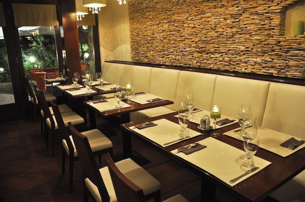 Part Cafe Residence Dunakeszi Luaran gambar
